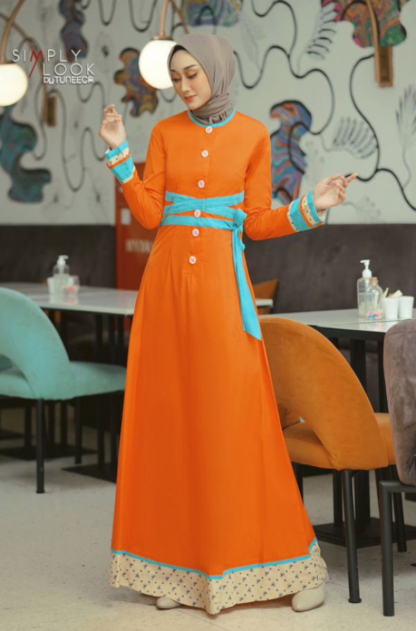 Gamis dengan aksen pita di pinggang